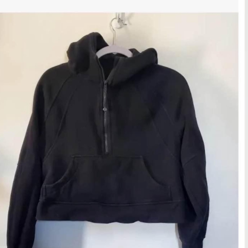 Women’s black lululemon scuba